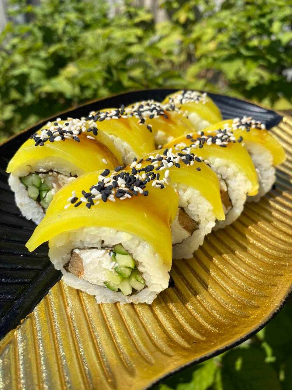 Рол з вугром та дайконом (8 шт)