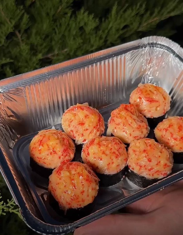 Запечений рол з лососем (8 шт)